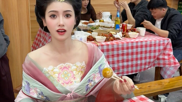 เจ้านาย: กุ้งทะเลสุดร้อนแรง คุณกินแล้วก็ต้องกรีดร้อง!