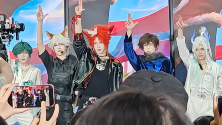 ลุงหวังเจ๋งสุดๆ ไปเลย! เก็นชินอิมแพกต์ พอฝั่งนั้นเปิดเพลง ฝั่งวังเจ๋งก็ลุกขึ้นเต้นแบบบอยแบนด์ทันที! 