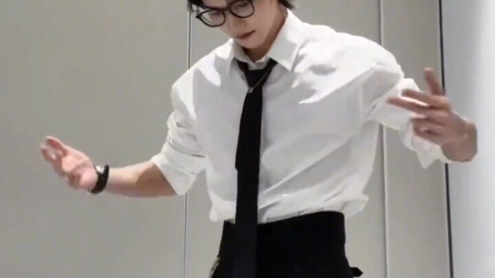 هل هذا هو تشياو غاو يقدّم الواجب لبو بو؟ هههههه، خصر تشياو غاو سكين قاتل!