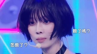 Chú cún còn kinh ngạc hơn cả Ningning khi bị hôn nữa kìa~