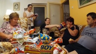 REACTION OF MY CZECH INLAWS. FIRST TIME EATING PILIPINO SNACKS (TSITSIRYA)
