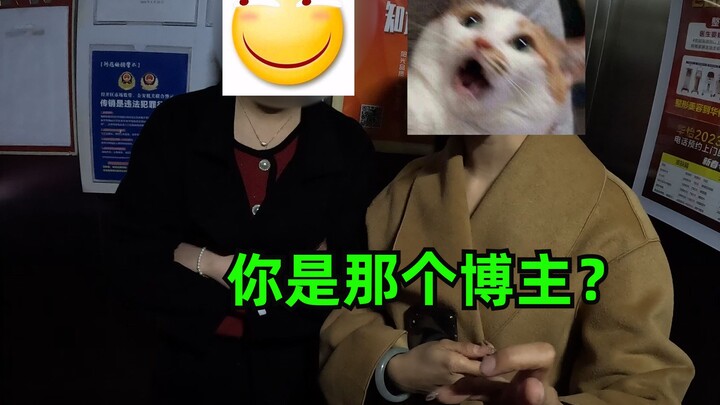 สาวน้อย: ฉันรู้จักคุณนะ! เราสองคนเป็นเพื่อนบ้านกัน! หนุ่มส่งอาหาร: ???