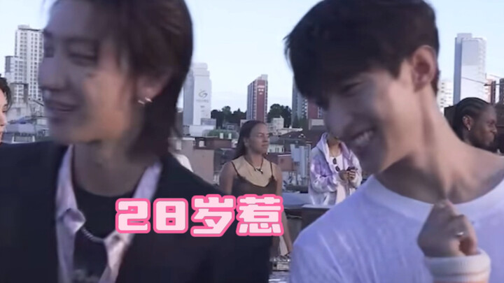 วินาทีก่อนจีบสาวในไนต์คลับ วินาทีถัดมาก็ทำตามกฎของวง! ซออึนโฮ กับ อีซอกมิน นี่เจ๋งจริงๆเลยนะ