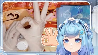 [Tiandou] SC asked Doudou to make a “👌” sign but she made a “✌” sign. She doesn’t look very smart😄