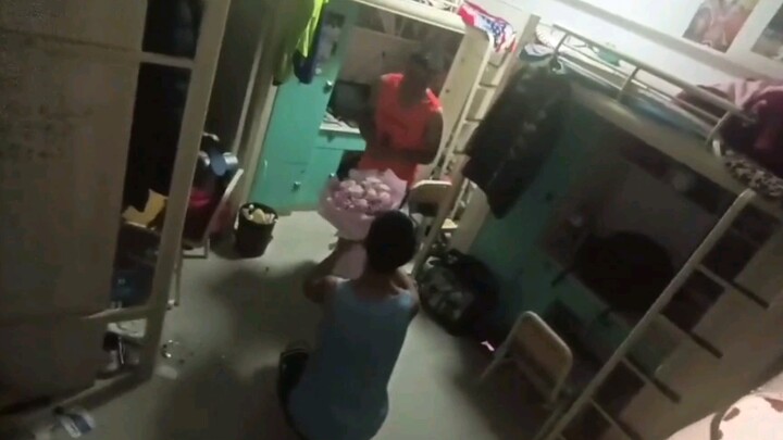 室友四年，喜欢你也四年，瞒不住了，表白了