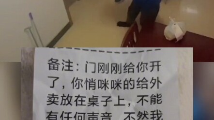 Nhân viên giao đồ ăn