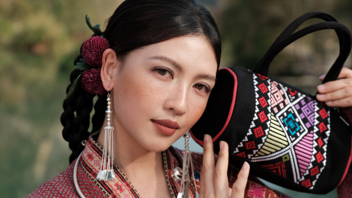 Guangxi people have their own haute couture! Zhuang brocade is my must-have fashion item!!