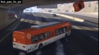Xe bus trong gta V bá cháy :v
