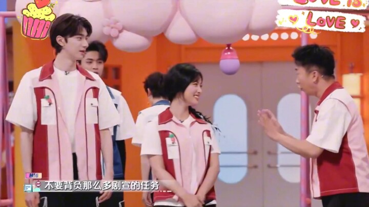 เสิ่นเยว่: คุณดูคนสองคนพร้อมกันได้เลยนะ! เสิ่นเยว่: ในหัวของคุณมีแต่มีมหมดแล้ว! หลินอี