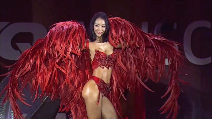 Mẫu thể hình bikini Hàn Quốc trình diễn catwalk, thân hình nóng bỏng gợi cảm như ác quỷ