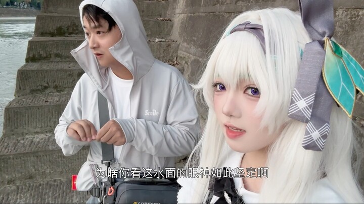 نظر إلى سطح الماء بنظرة حازمة وكأنه انضم للحزب.