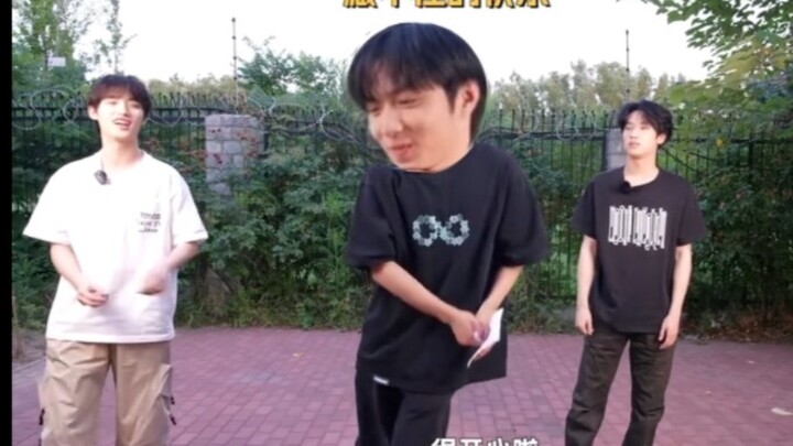 【刘耀文】笑死怎么感觉好享受！扭得好好！做成手办在我桌上扭！！