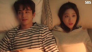 小情侣第一次同在床上,紧张,羞涩,连摸摸手都小心翼翼!