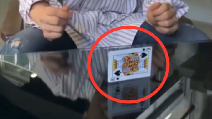 Liu Qian’s playing card standing on the table has finally been explained.