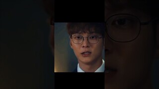 الواد بيشوف الاشباح و عامل منهم فريق 😂/استوديو منتصف الليل#kdrama