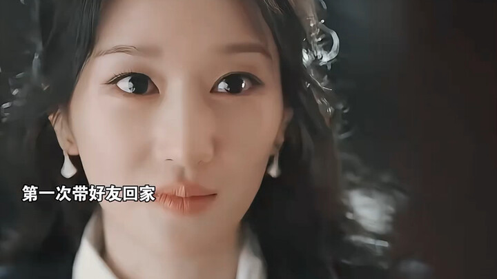 This girl-on-girl pairing is… strangely sooo ship-worthy in “Eve”!