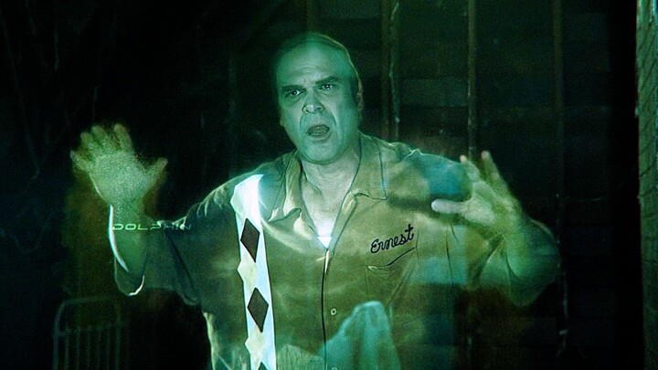 When it comes to scaring people, you really need a pro to show you how—this had me laughing so hard 