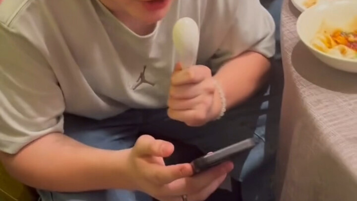 Foreigners who want to be “Chinese-style boys” must know how to sing “Bafang Laicai.”
