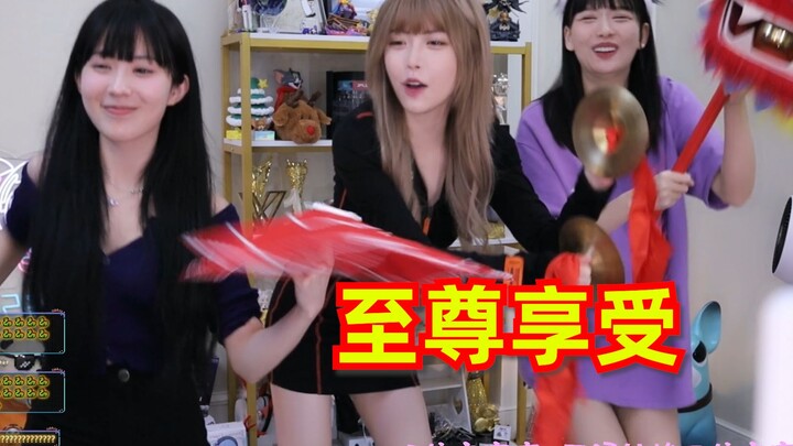 Zhou Shuyi turned Luo Xin into an emoji, enjoying VIP treatment as a max-level fan.