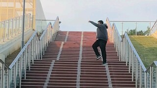 كم يجب أن يكون الإنسان مكسورًا ليرقص مثل هذه الرقصة اليائسة #ضربتي الأخيرة لنوفمبر #تلك الفتاة