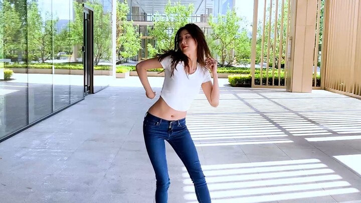 Mặc quả là hơi ít quá!