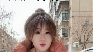 冬天的第一朵雪玫瑰送给妈妈，和妈妈一起感受冬天的浪漫