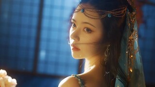 “西域使者带来一个舞姬，比我们京城第一美人三公主还要好看“