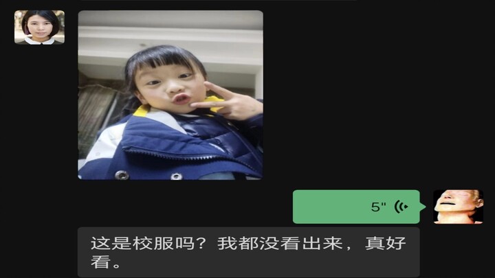 Cháu gái khoe bộ đồng phục mới!