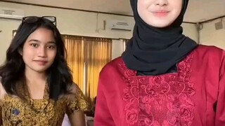 ayo kalian fokus kemana nih kebaya merah atau kebaya emas🤫🖤