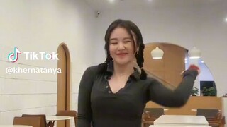 celananya d jual g ya?