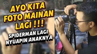 Foto Mainan - Spider-Man lagi nyuapin anaknya di dapur