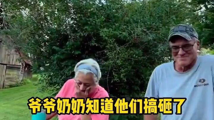 مجرد النظر إلى هذه التعبيرة يكفي لمعرفة من الذي اشترى الدراجة النارية...