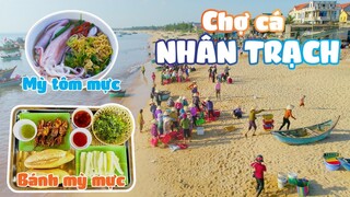 Ngắm bình minh tuyệt đẹp tại Chợ Cá Nhân Trạch và ăn Bánh Mì Mực | DU LỊCH KHÁM PHÁ QUẢNG BÌNH