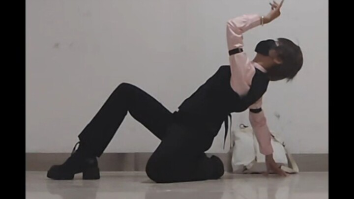 Empty stage play flip dance point girl
