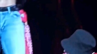How Taehyung blessed us with Jungkook's abs😍#bts #jungkook #taehyung #abs #show