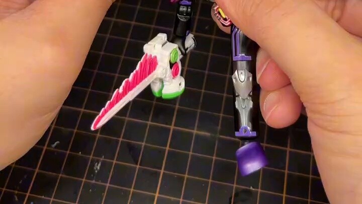 Hanya beberapa dolar dapat meningkatkan kebahagiaan bermain model