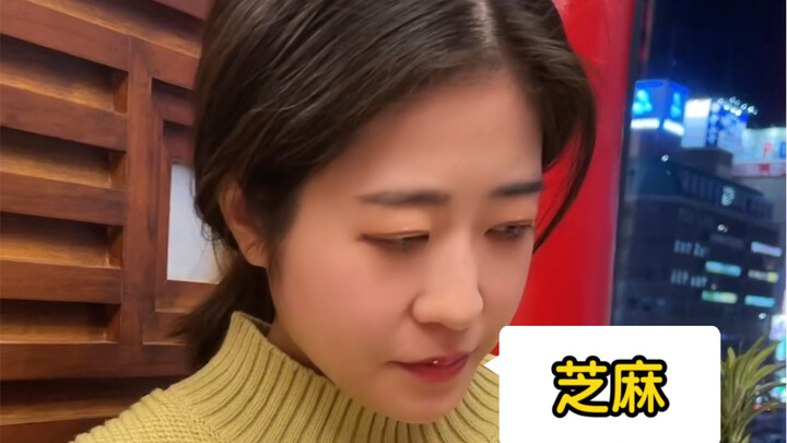 I can totally tell she’s deliberately leaving sesame seeds on her lips.