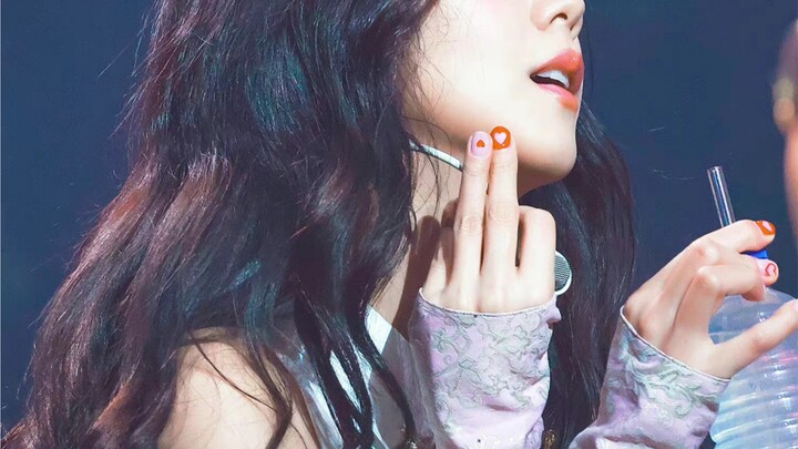 “Ngay cả uống nước cũng có thần tượng nữ quay trực tiếp!”