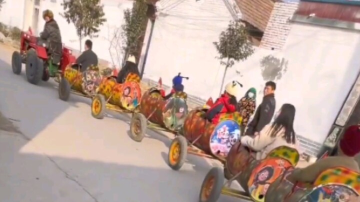 奶奶说村里也通高铁了