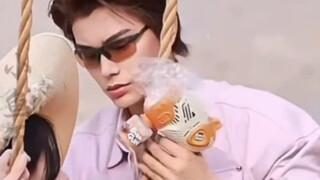 丁禹兮因为冲浪板差点砸到虞书欣挂脸了，到底为什么这么紧张……  如果这都不是爱……