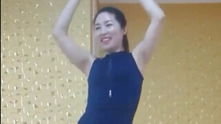 新泰金金广场舞