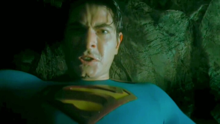 Sama-sama adegan Superman mengangkat barang, tapi perasaannya berbeda!