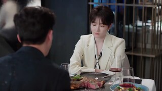 前女友组团报仇泼了男人一脸水，现女友却看笑了