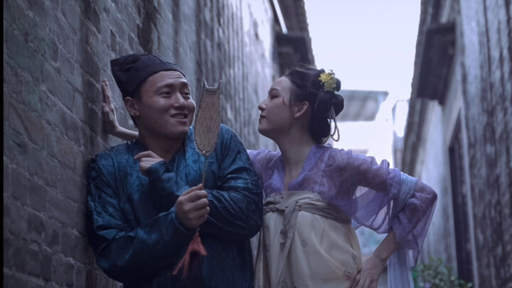 ชายร่างใหญ่แปลงโฉมเป็น “บัณฑิตผู้สง่างาม”