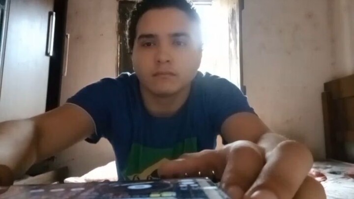 mixando músiccas do Martin garrix