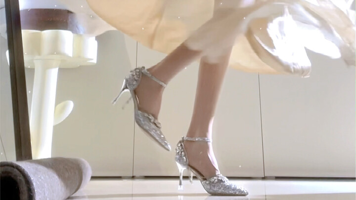 เธอคือความใกล้ชิดที่ฉันไม่เคยมีและไม่อาจจับต้องได้