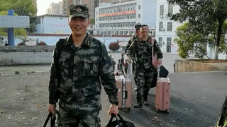 I heard a few female soldiers arrived in the new recruit company today...