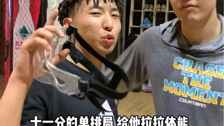 Master Wang takes on Master Wei in a one-on-one showdown—who says you can’t win at one-on-one shooti