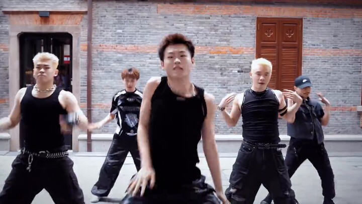 The power to punch through the screen? The first all-male choreographer version of SHEESH on the Int