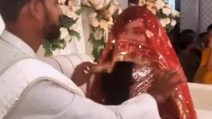 এই শীতে একটা বউ দরকার,..😍😎